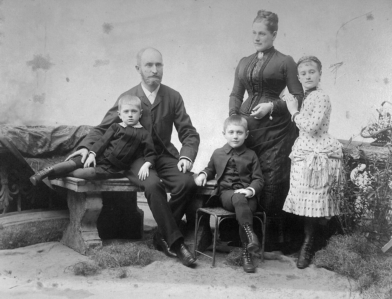 Photo de famille en studio, 1900